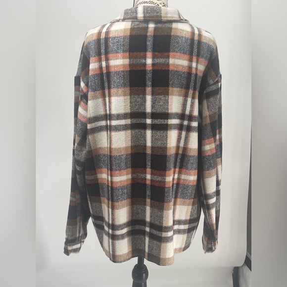 This plaid Shacket from Cezele is exactly what your Fall wardrobe needs! - Picture 2 of 3